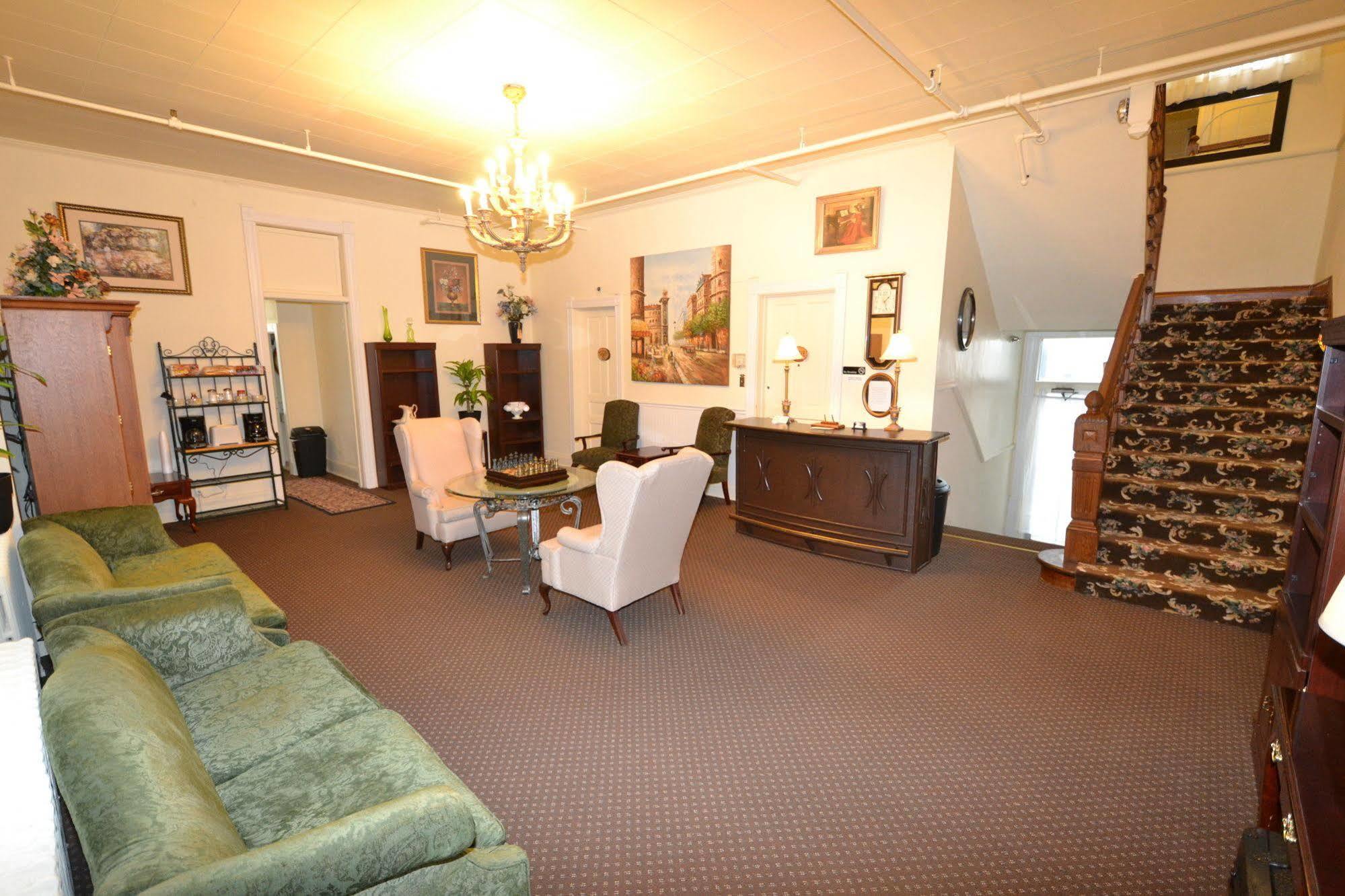 Perfect Stay Inn & Suites Blair Esterno foto