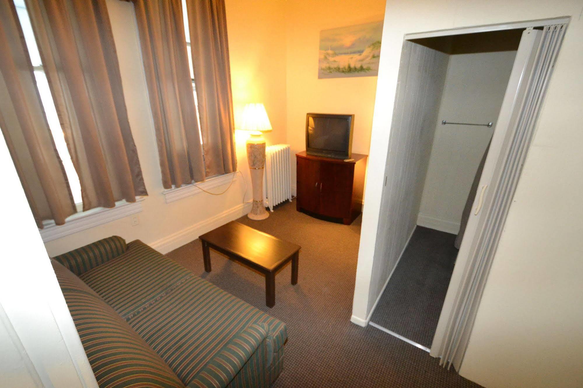 Perfect Stay Inn & Suites Blair Esterno foto