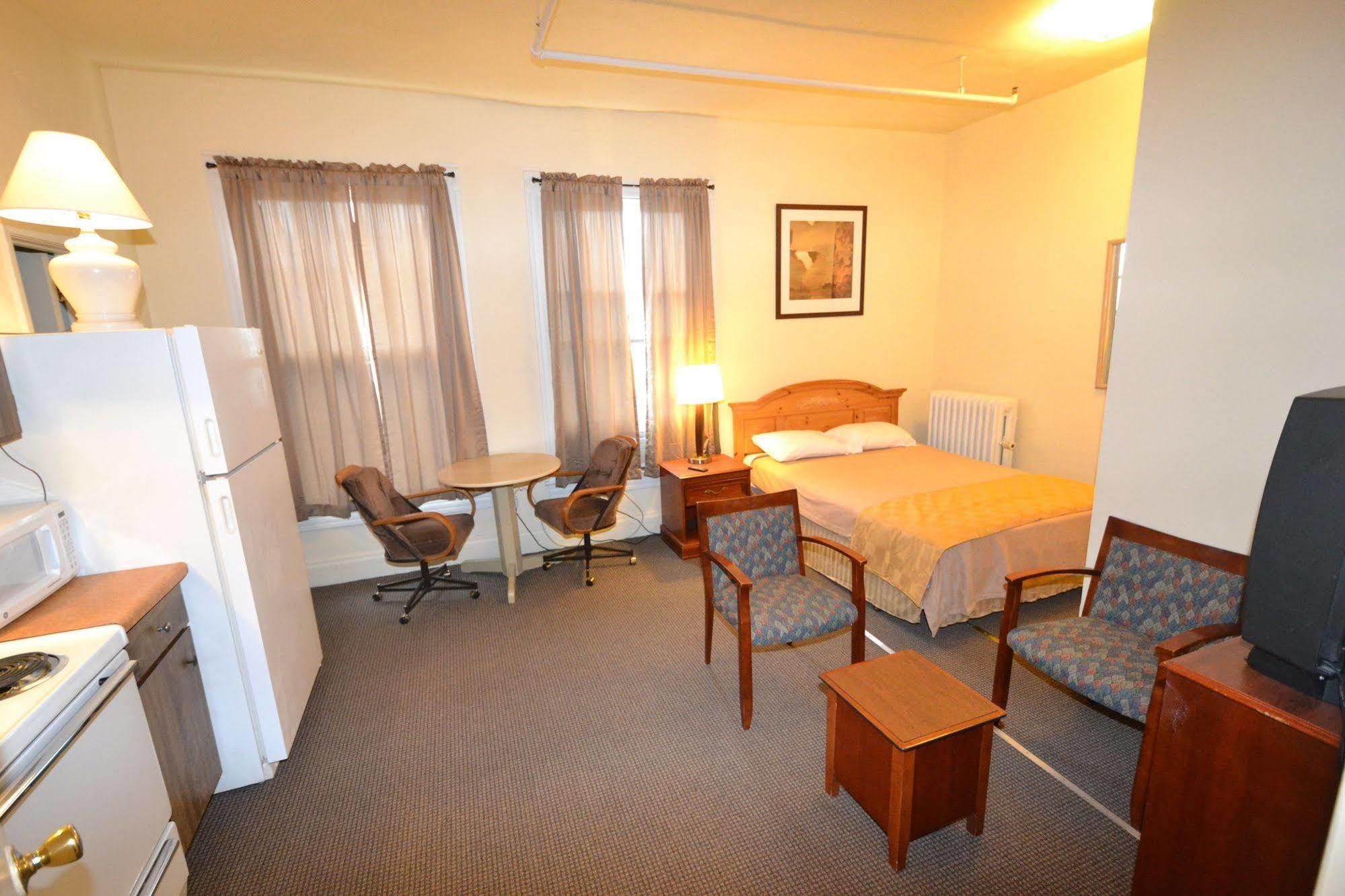 Perfect Stay Inn & Suites Blair Esterno foto